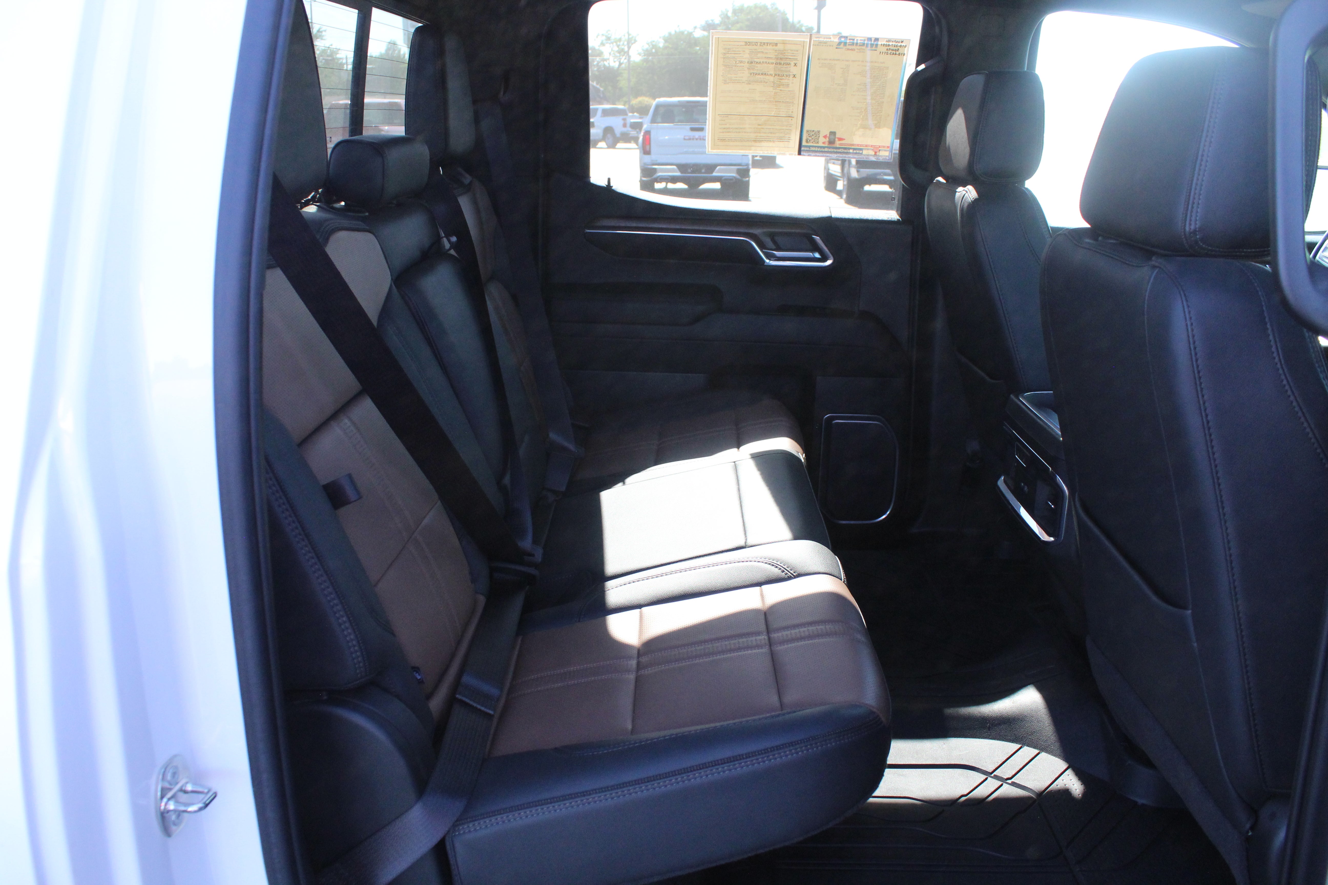 2023 Chevrolet Silverado 1500 High Country - Photo 10