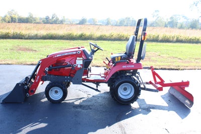 2017 MASSEY FERGUSON GC1705 4X4 Base