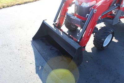 2017 MASSEY FERGUSON GC1705 4X4 Base